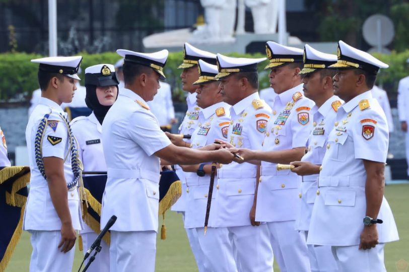 Laksda TNI Yayan Sofiyan Resmi Jabat Pangkoarmada II