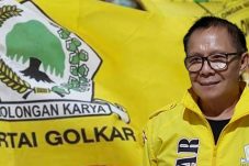 Jangan Remehkan Caleg Golkar Yang Satu Ini, Sepak Terjang Om Aqua Bikin Partai Lain Gemetar