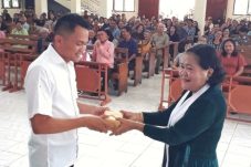 Mengucap Syukur Atas Berkat Tuhan, Pengusaha Sukses Ronald Kandoli Bantu Pelayanan Gereja