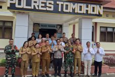 Kapolres Tomohon Pimpin Mediasi Perselisihan Antara Warga Pinaras dan Rambunan