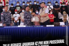 TNI AL Berhasil Amankan 42 PMI Non Prosedural Dari Malaysia Di Dumai