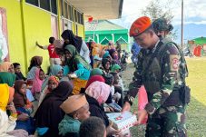 Letkol Pnb Slamet Suhartono saat Kunjungan ke Pondok Pesantren Al- Istiqomah Kampung Asoipele, Desa Walesi, Distrik Asolokobal Kabupaten Jayawijaya Papua Pegunungan (20/2024)