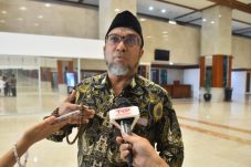 Anggota Komisi X DPR RI Fahmy Alaydroes menyoroti pemberhentian Prof. Dr. Budi Santoso sebagai Dekan di Fakultas Kedokteran Universitas Airlangga (Unair), Senin 8 juli 2024 (foto dpr.go.id)