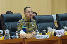 Wakil Ketua Komisi VII DPR Eddy Soeparno dalam rapat pembahasan program pemerintah, Seni 15/7/2024 (Foto dpr.go.id)