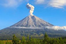 Gunung Semeru, kembali meletus pada Minggu pagi, sekitar pukul 08.30 WIB, Minggu (21/7/24)