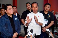 Presiden Joko Widodo dalam keterangannya di hadapan awak media di Stadion Jalak Harupat, Kabupaten Bandung, Provinsi Jawa Barat, Jumat (19/07/2024)