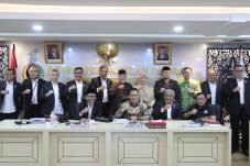 Dihadiri oleh Ketua Komite III Muslim M Yatim dan Abdul Hakim, Kepala BNN Marthinus Hukum, Ketua Komite III Hasan Basri, Anggota DPD RI asal Bengkulu Eni Khaerani, Senator asal Aceh Fadhil Rahmi, Anggota DPD RI asal Kalteng Habib Said Abdurrahman, di Gedung DPD RI, Komplek Parlemen Senayan, Jakarta, Senin (26/8/2024)