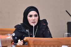 Anggota DPR RI Mulan Jameela berharap seluruh pengaduan terhadap hukumnya, tidak boleh nunggu sampai viral dulu baru diurusin, ujarnya kepada Parlementaria di Gedung Nusantara II, DPR RI, Senayan, Jakarta, Jumat (16/08/2024)