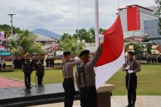 Wakapolda Sulut Brigjen Pol Bahagia Dachi menjadi Inspektur Upacara (Irup) pada peringatan Hari Ulang Tahun ke-79 Republik Indonesia, yang digelar di Lapangan Presisi Polda Sulut, Sabtu (17/8/2024)