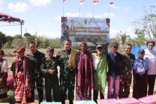 Kasad Jenderal TNI Maruli Simanjuntak, M.Sc. saat memaparkan Program unggulan TNI AD Manunggal Air dan peresmian sumur bor di Desa Kabuna, Kecamatan Kakuluk Mesak, Kabupaten Belu, NTT (1/8/24)