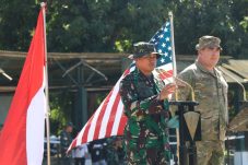 Asisten Operasi Kasdivif 2 Kostrad, Kolonel Inf Medi Hariyo Wibowo, M.M.S.C., secara resmi menutup Latihan Bersama (Latma) “Ksatria Warrior 2024” antara TNI AD (diwakili Kostrad) dan US Army, bertempat di Lapangan Dodiklatpur V/Brw, Desa Kedunglo, Kecamatan Asambagus, Kabupaten Situbondo, Jawa Timur, Senin (26/8/2024)