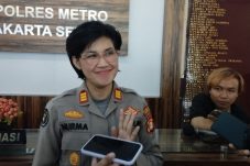 Kasi Humas Polres Jakarta Selatan AKP Nurma Dewi saat di wawancarai. (6/8/24)