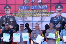 Kapolda Sultra Irjen Pol Dwi Irianto, dan Direktur Reserse Narkoba Polda Sultra Kombes Pol. Ardiyanto Tedjo Baskoro, pada press release, Kamis (29/8/2024)