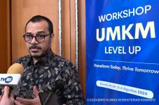 Wamenkominfo Nezar Patria meluncurkan Program UMKM Level Up untuk memfasilitasi pelaku UMKM mengadopsi teknologi digital, Senin (05/08/2024)