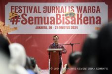 Wamenkominfo Nezar Patria mendorong dialog yang intens untuk mempromosikan digital citizenship yang bekerja secara positif dan inklusif dalam Festival Jurnalis Warga, di Hotel Mercure, Jakarta Pusat, Selasa (20/08/2024)