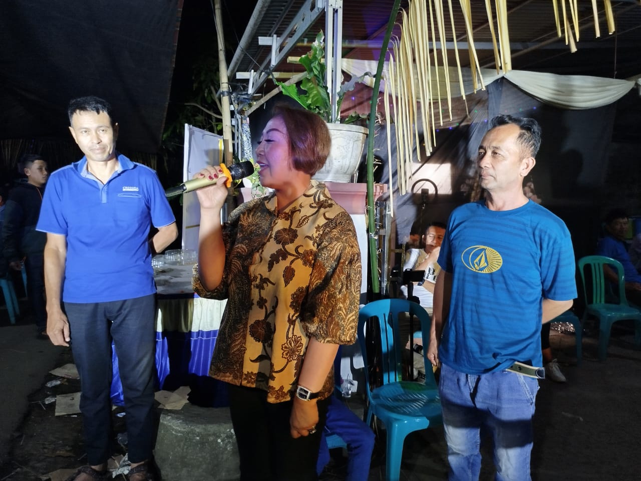 Kediaman Keluarga Tewu Lempas untuk merayakan Pernikahan Keluarga Manarisip Tewu (Koko dan Injili) di Desa Toure Dua, Kecamatan Tompaso, Minahasa, Sabtu malam (07/09/2024)